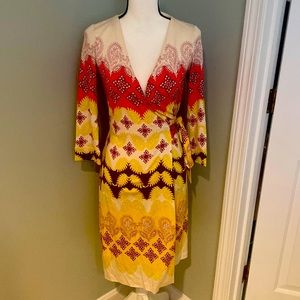 Diane Von Furstenberg wrap dress. Silk. Size 6.